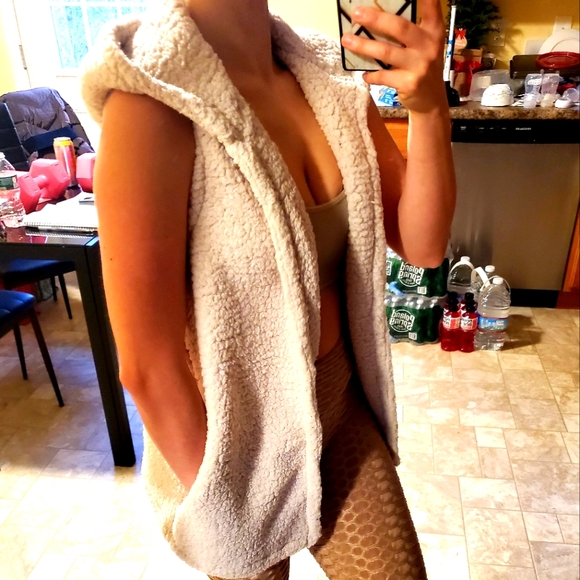 Cozy Sherpa Beige Hooded Vest - Picture 2 of 4